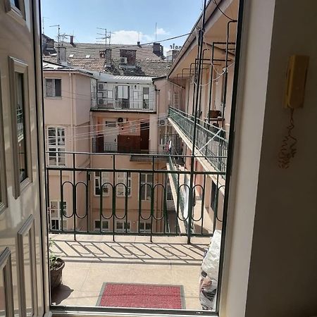 Small Low Cost Studio Belgrade Exterior photo